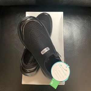 Bzees Women’s Lifetime Mesh Lightweight Walking  Shoes (6.5 M)